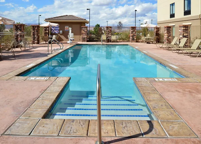 Express & - Powell Area By Ihg 3*